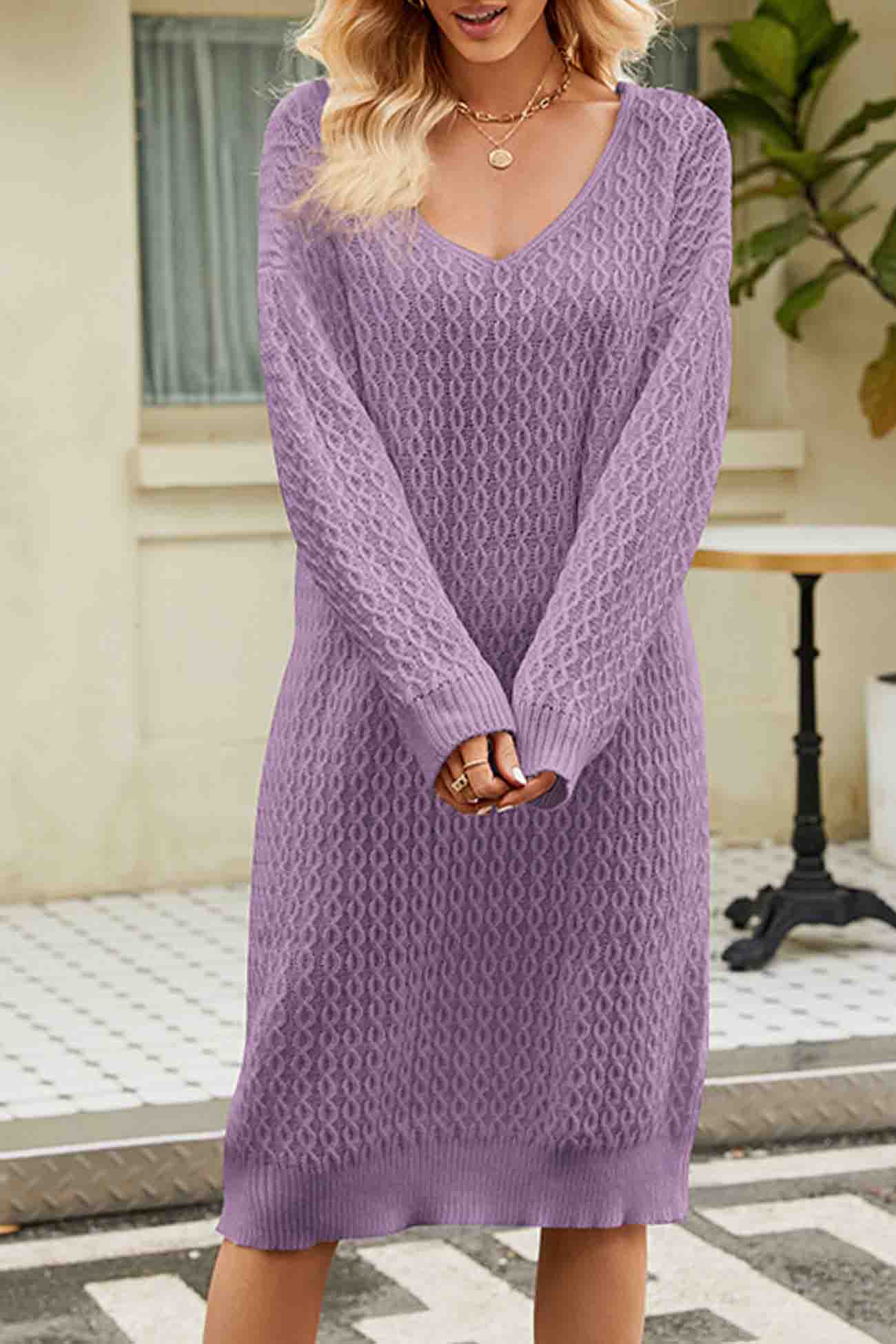 LP | An elegant knit dress with a spectacular V-neck for chic outfits
