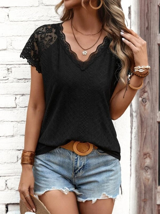 LP | raglan T-shirt with contrasting lace sleeves