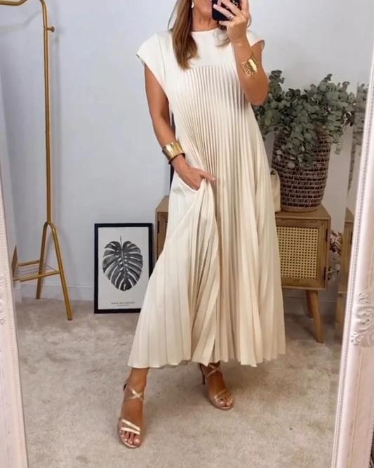 sleeveless pleated dress in one color