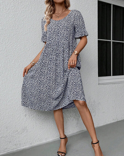 Elegant short dress with short sleeves and delicate floral print