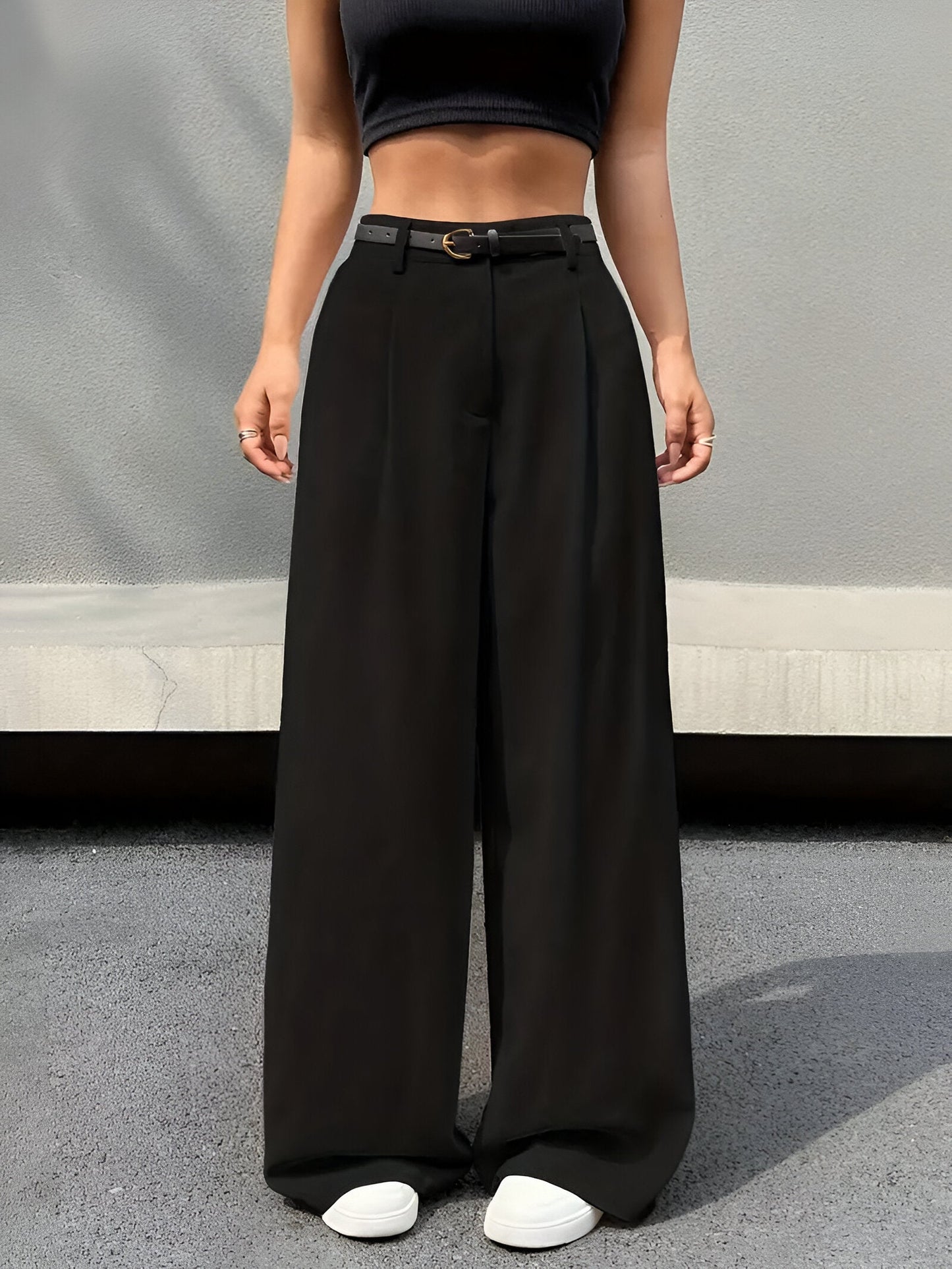 Elegant pants with a high waist and wide, pleated legs