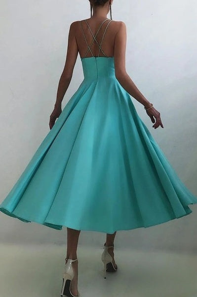 Maxi dress with V-neck and ruffles