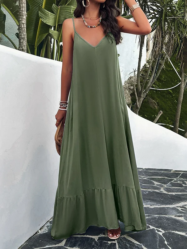 LD Plain, pleated, sleeveless, long dresses with a slit in the neck with spaghetti straps.