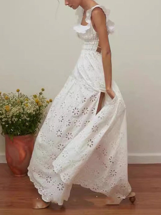 LD Long dress with open back, exposed details and slit at the side