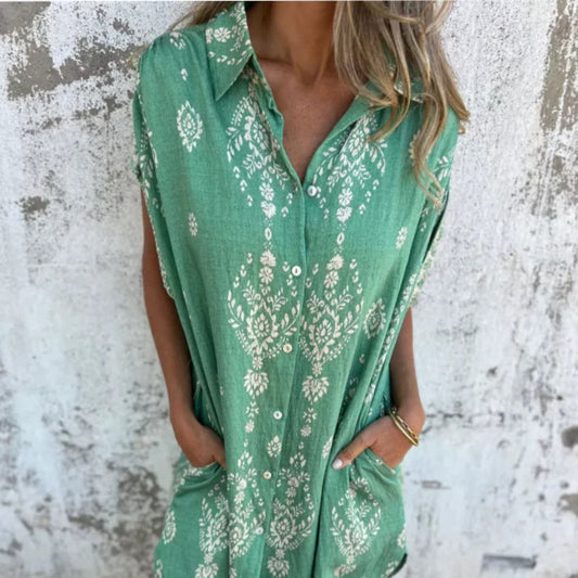 Loose-fitting, short dress with a casual print for everyday wear