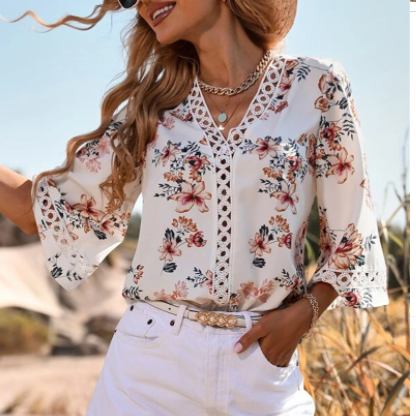 Casual V-neck shirt - Airy fabric and loose fit