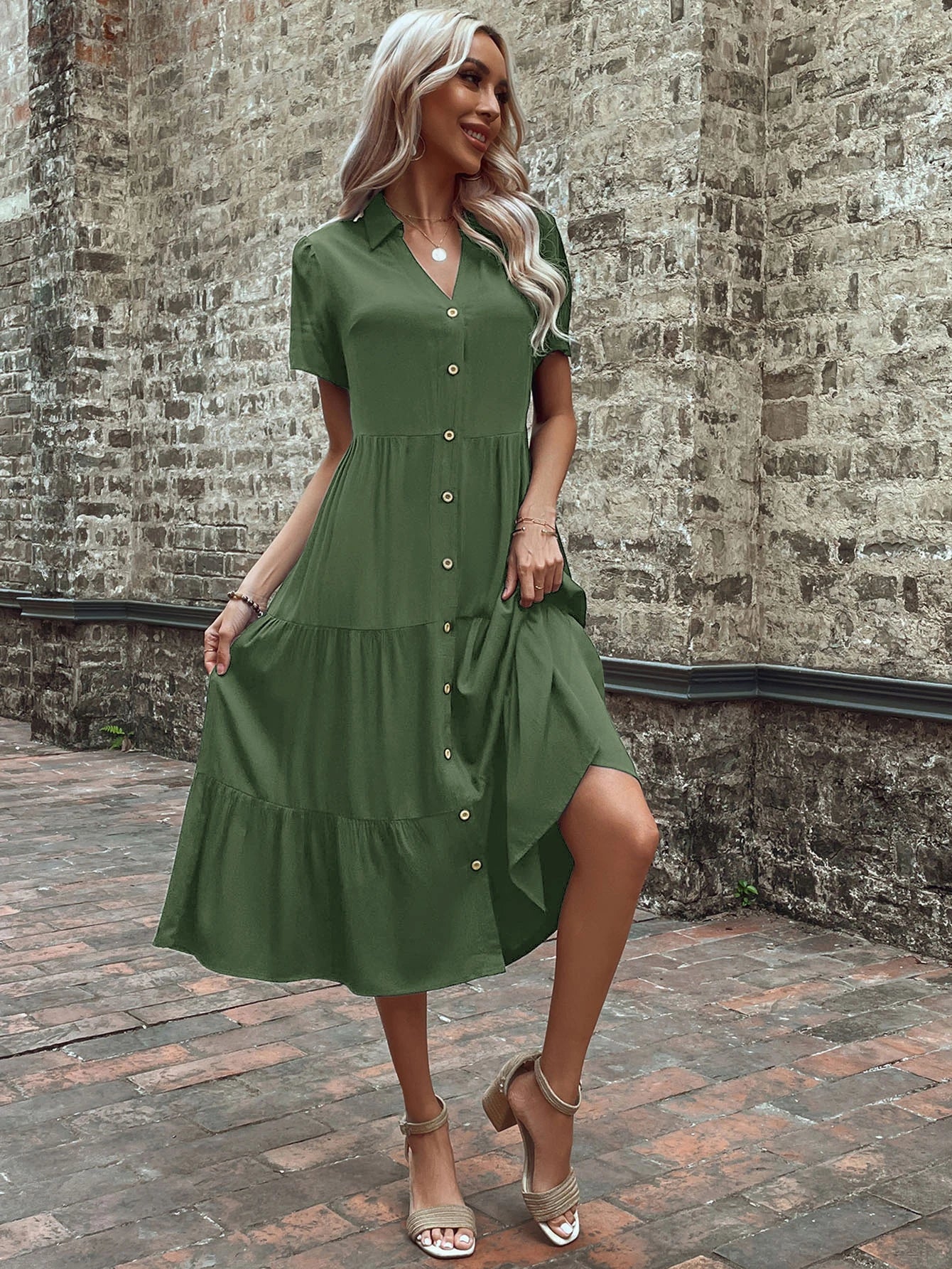 LP | Dress with Elegant Buttons