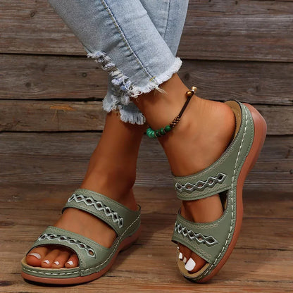 LP | Versatile and comfortable generic slippers