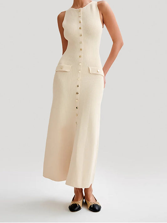 Elegant knit dress without sleeves