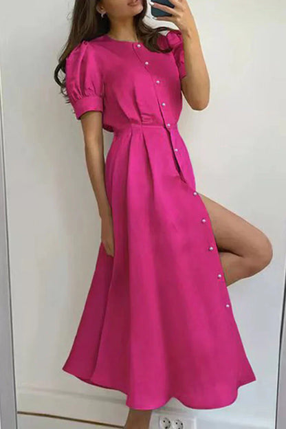 Mc | Elegant a-line dress with O-neckline, short sleeves and buckle closure.