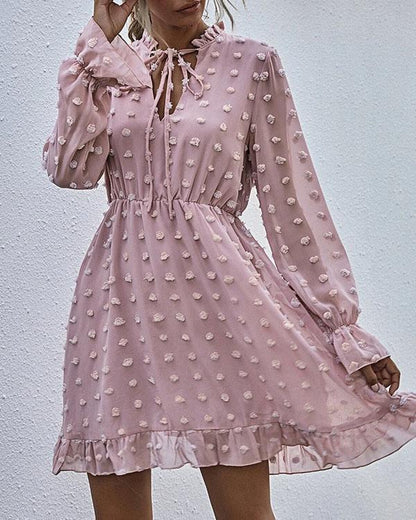 LP | Fashionable chiffon lace dress with ruffles at the waist