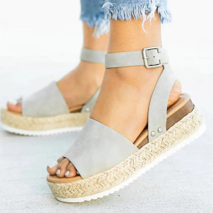 LP | Elegant and effortless generic sandals