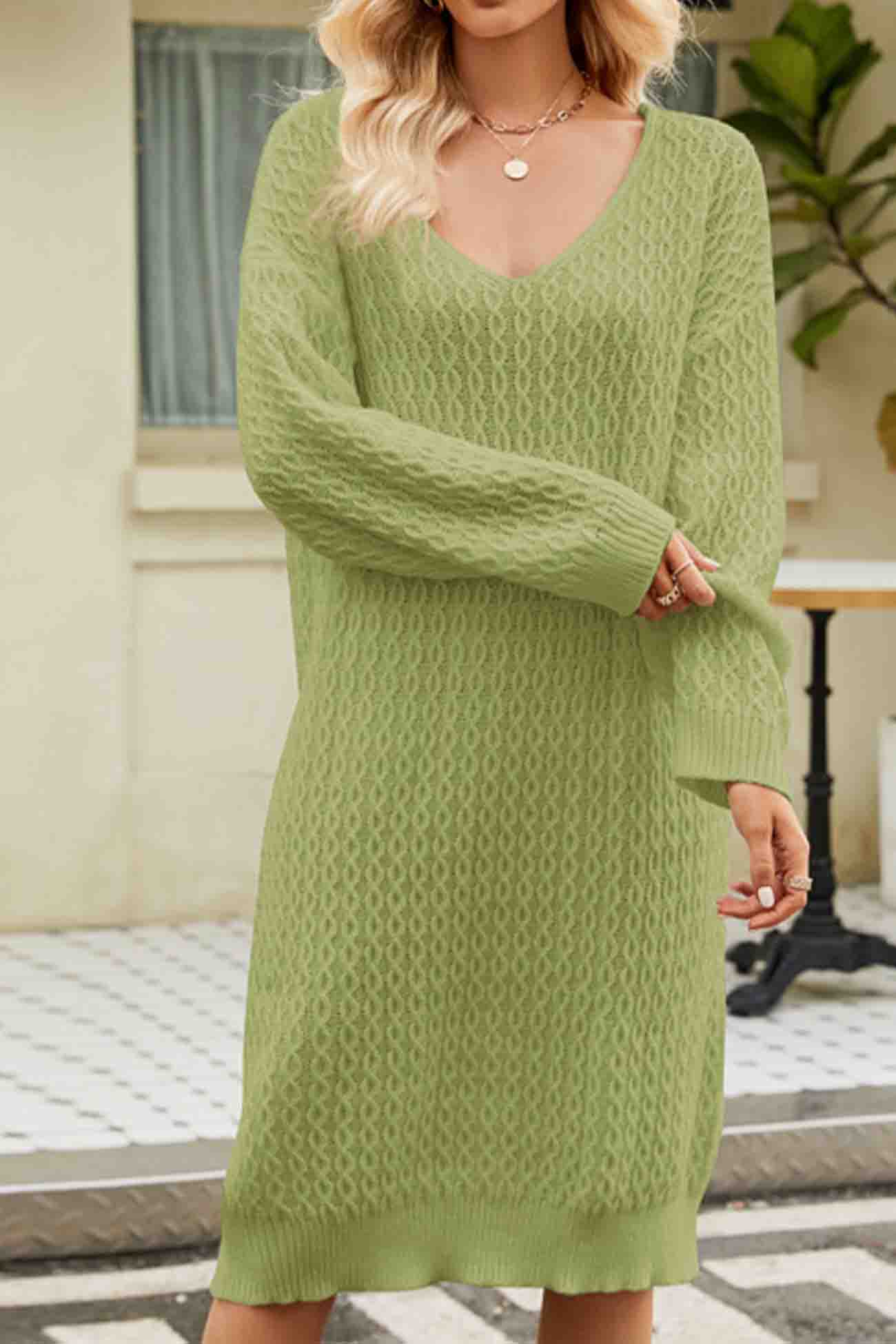 LP | An elegant knit dress with a spectacular V-neck for chic outfits