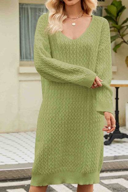 LP | An elegant knit dress with a spectacular V-neck for chic outfits