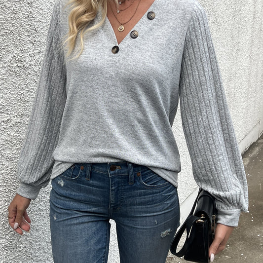 Cotton-polyester T-shirt - V-neck with button fastening