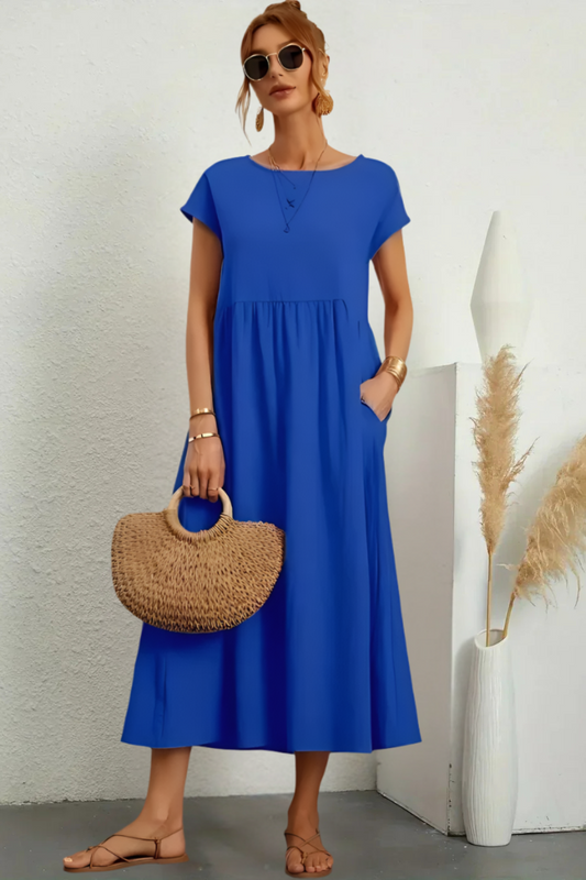 Elegant midi dress with round neck and classic cut