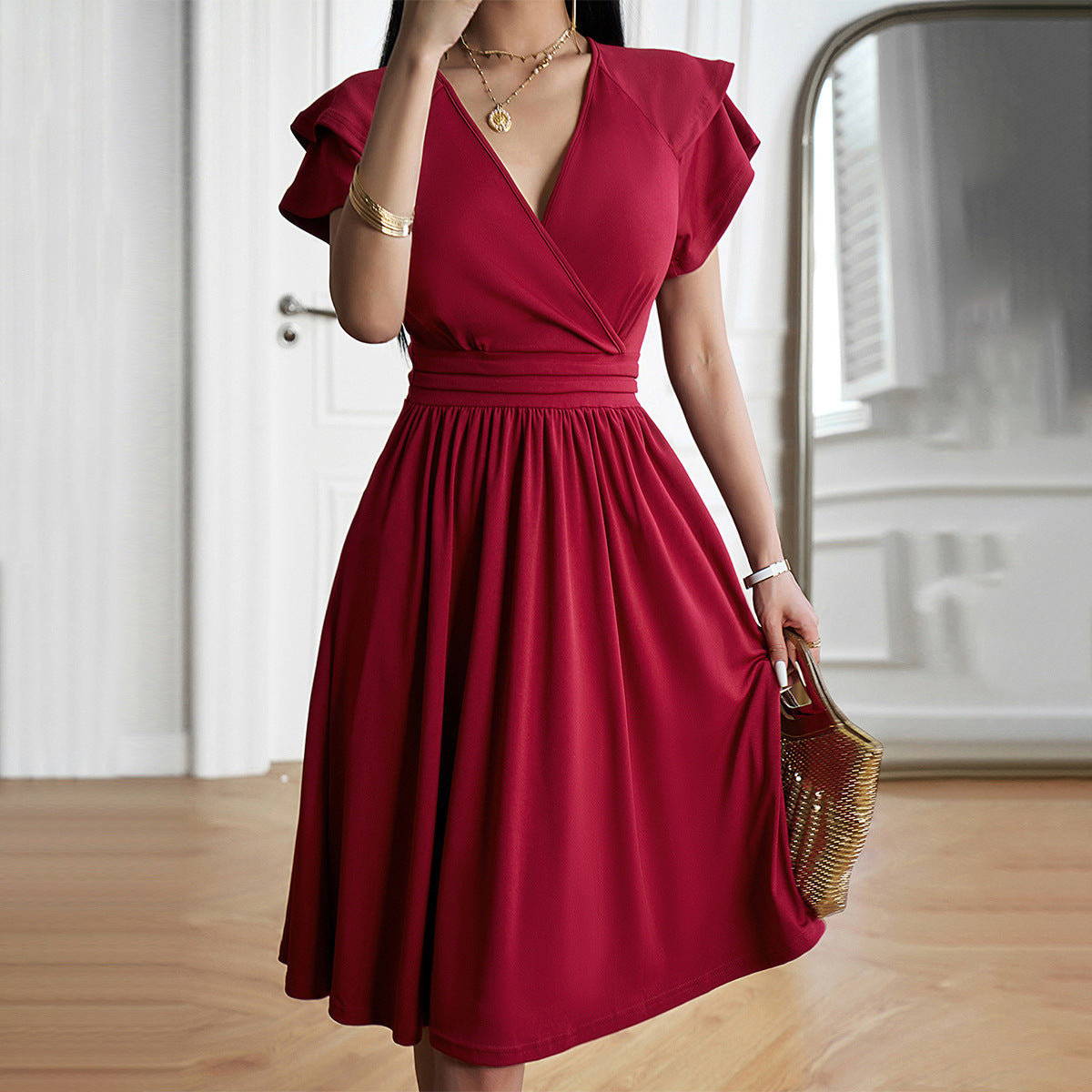 LP | Elegant midi dress with v-neckline