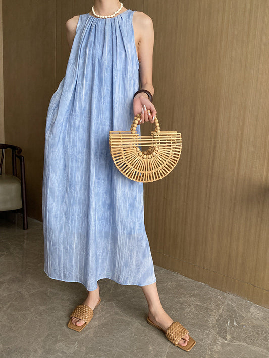 LD Sleeveless long summer dress with pleated texture and round neckline