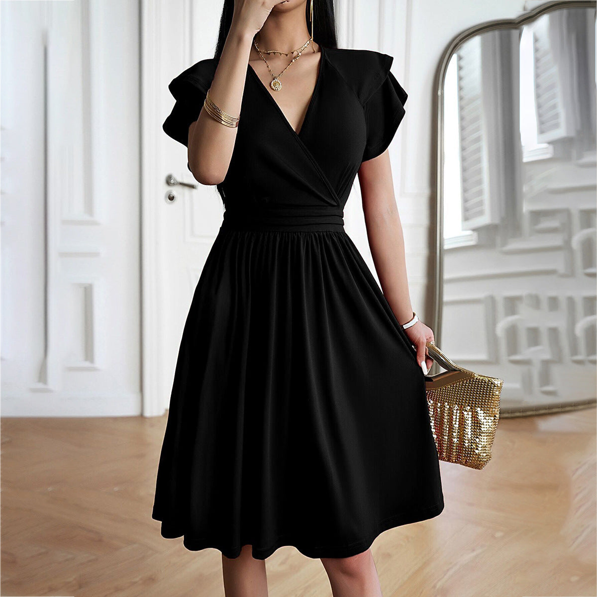 LP | Elegant midi dress with v-neckline