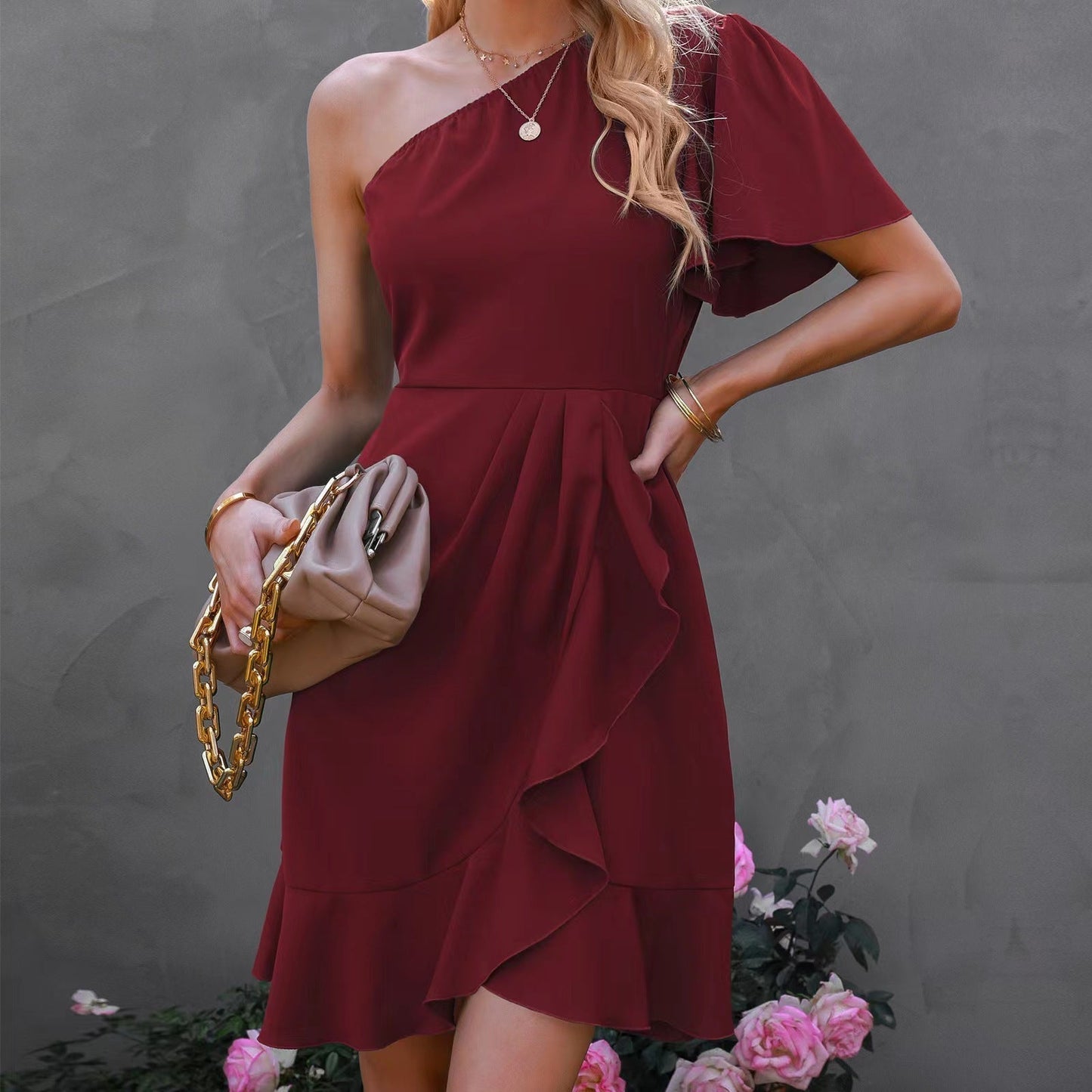 LP | Chic cocktail dress with bare shoulders
