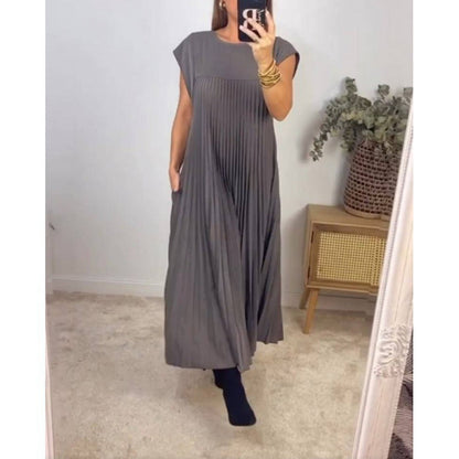 LD Long sleeveless dress with pleats and round neckline