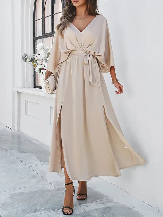 Dress with V-neck in a loose fit