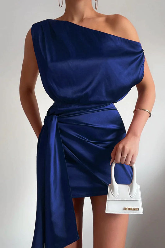 LD | Elegant mini dress with one shoulder and a flattering fit