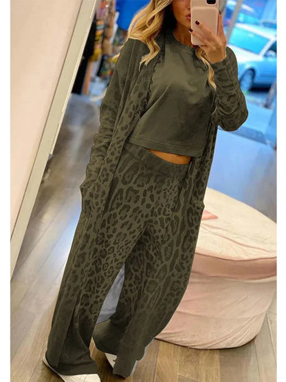Janice - Outfit featuring a leopard-print cardigan, long-sleeved bag and elastic-waist pants