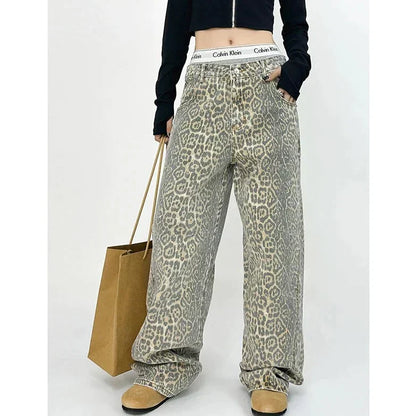Retro pants with leopard print