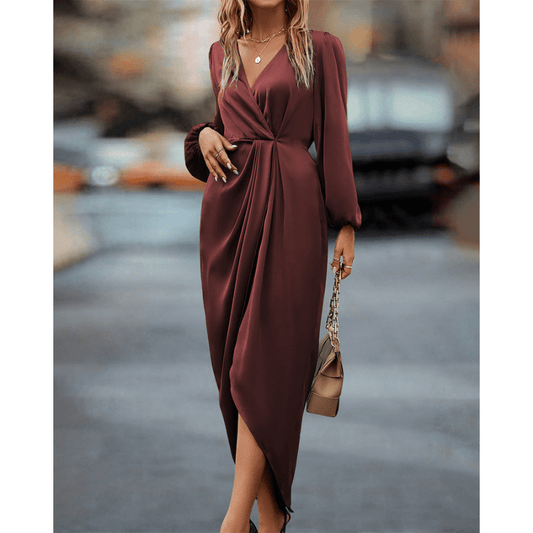 Elegant midi dress with long sleeves and modern style