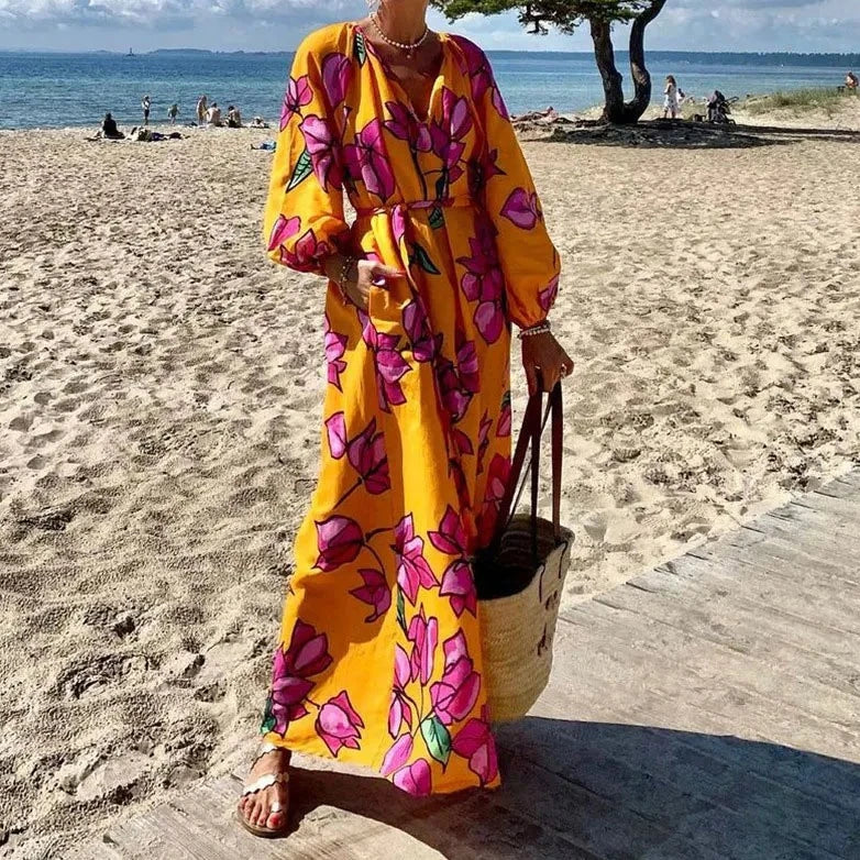 Mc | V-neck dress with floral pattern.