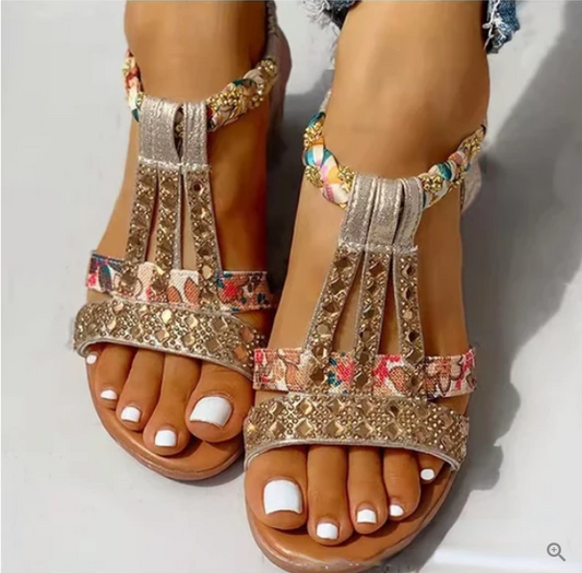 LP | generic casual-and-fashionable sandals
