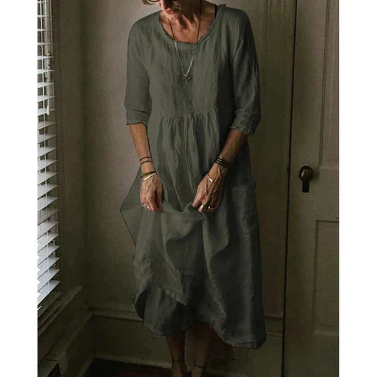 Long summer dress with a round neck and short sleeves to wear every day