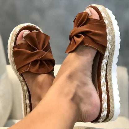 LP | Heidi with wedge heel and bow