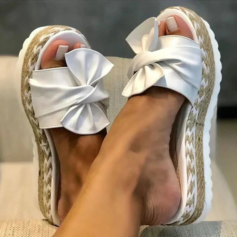 LP | Heidi with wedge heel and bow