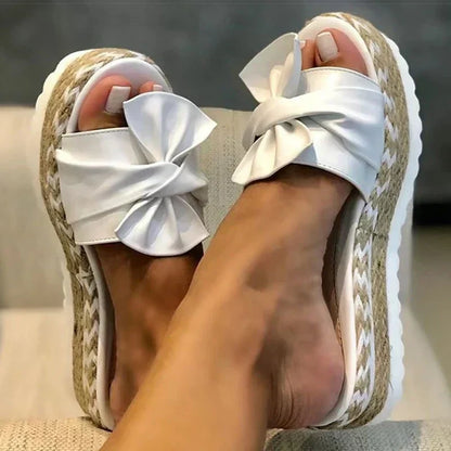 LP | Heidi with wedge heel and bow