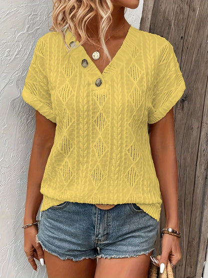 T-shirt with buttons and V-neck - Textured fabric and short sleeves
