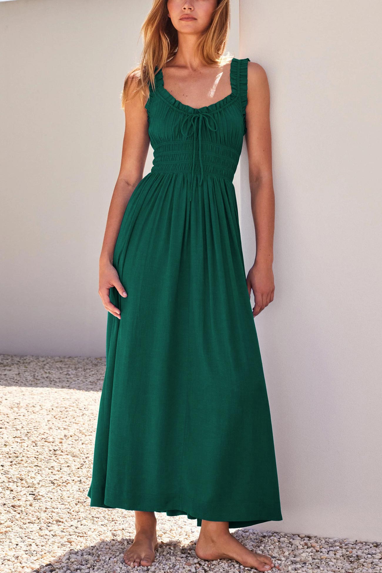 LP | V-neck midi dress with smocked workmanship