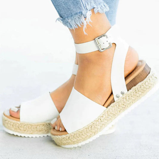 LP | Elegant and effortless generic sandals