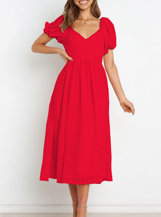 Dresses with pastel-colored skirt, square neckline and trendy separating seam