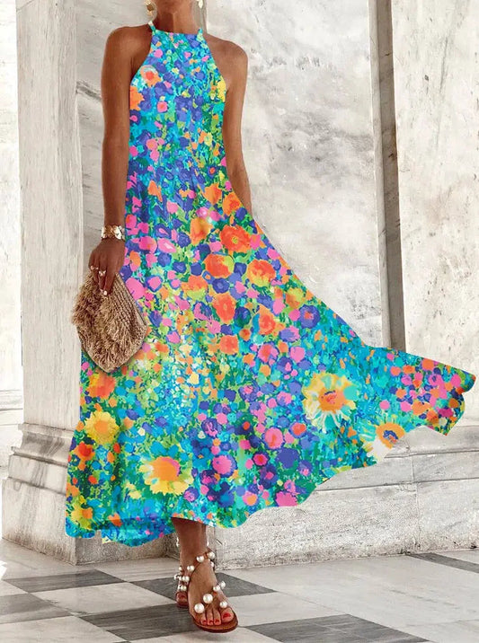 Sleeveless dress with halter neck, printed