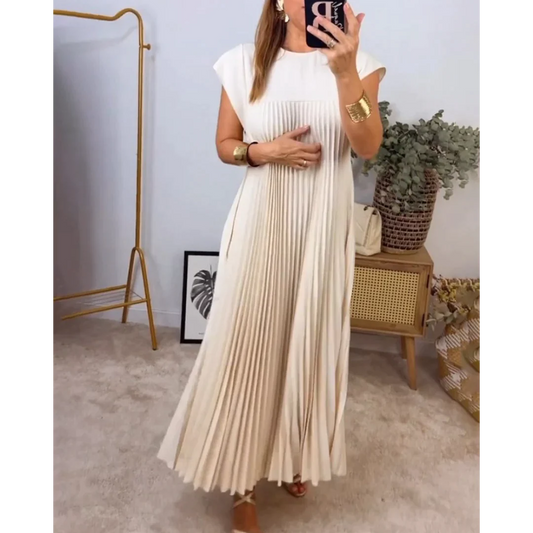 Pleated long dress with short sleeves and elegant styling