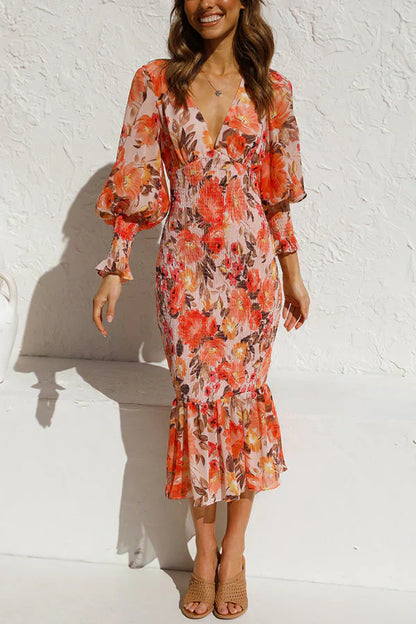 LP | Flounced dress with floral patterned batwing sleeves