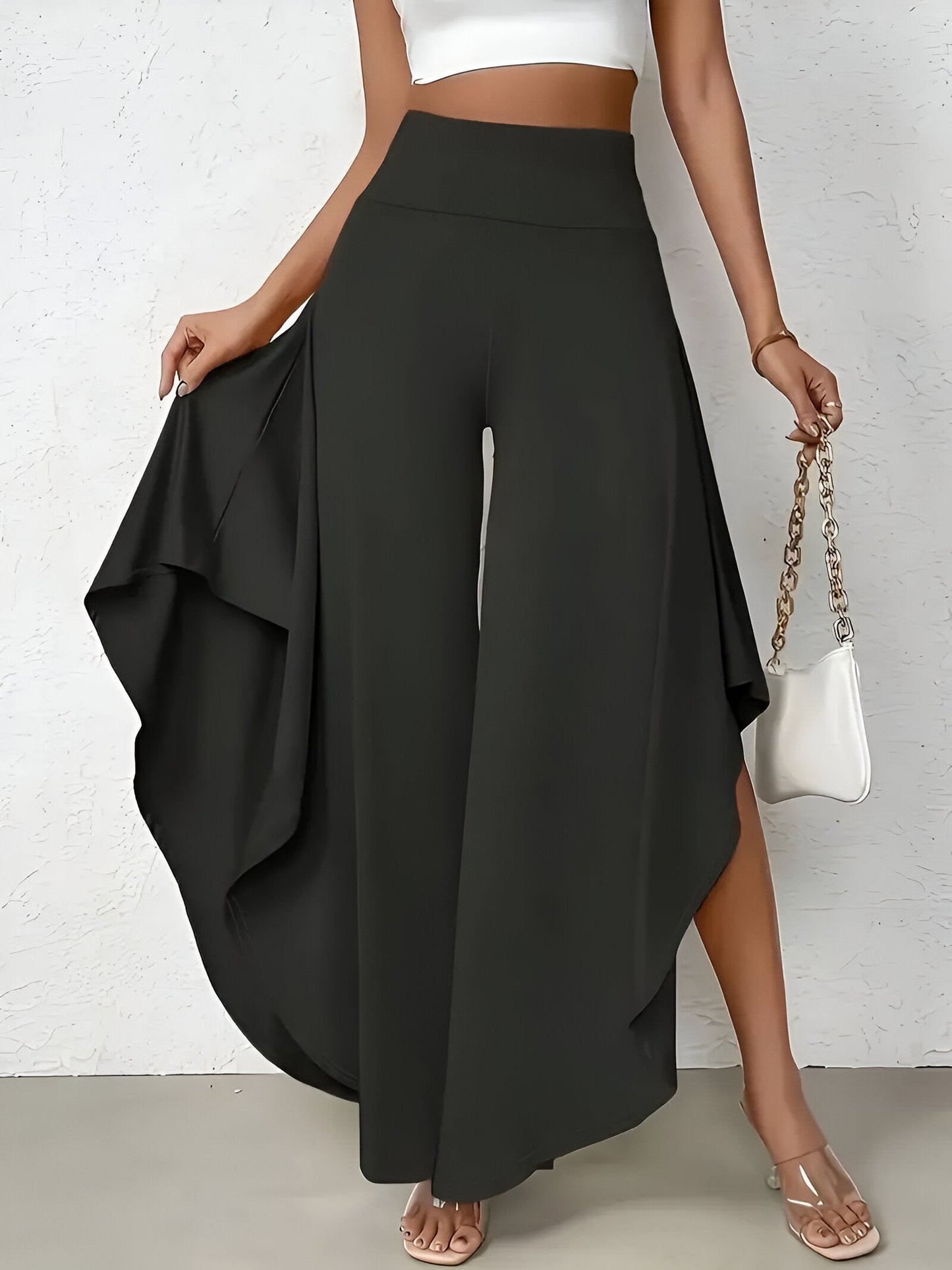Wide pants with asymmetric shirt
