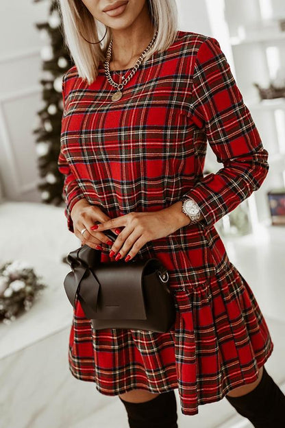 LP | Fashionable fitted mini dress with long sleeves, plaid pattern and round neckline