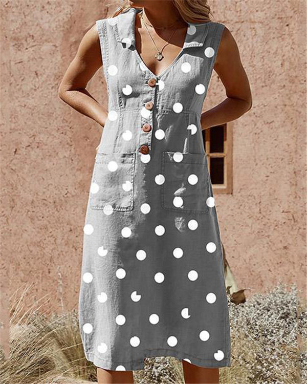 Elegant dress with pockets and polka dots, buttoned, in large size