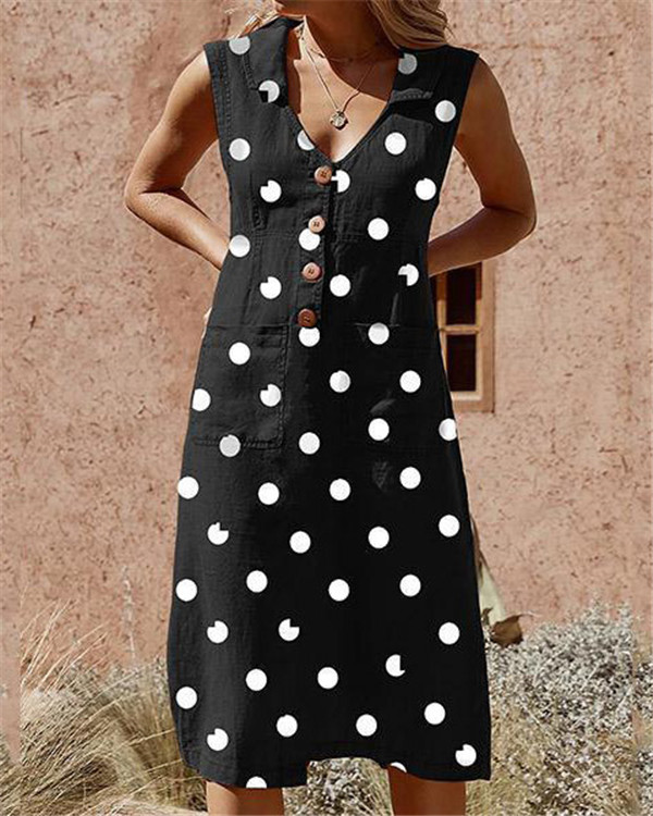 Elegant dress with pockets and polka dots, buttoned, in large size
