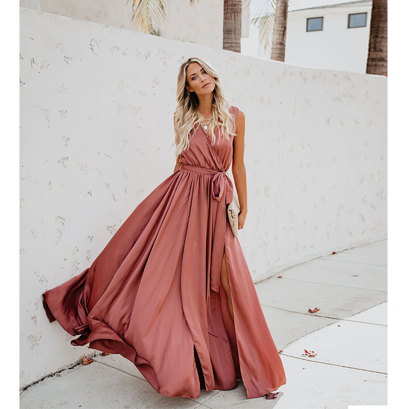 LP | Long dress with plunging neckline, sleeveless, with buttoned belt