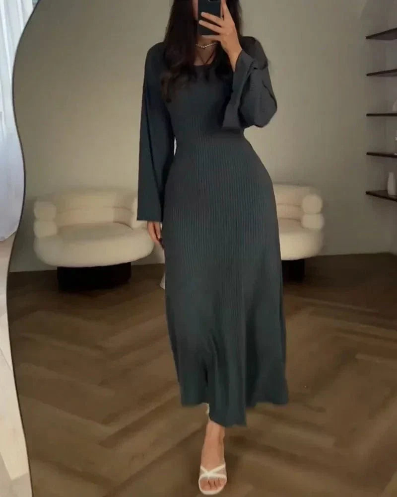 LP | Suzanna Modern and versatile winter dress