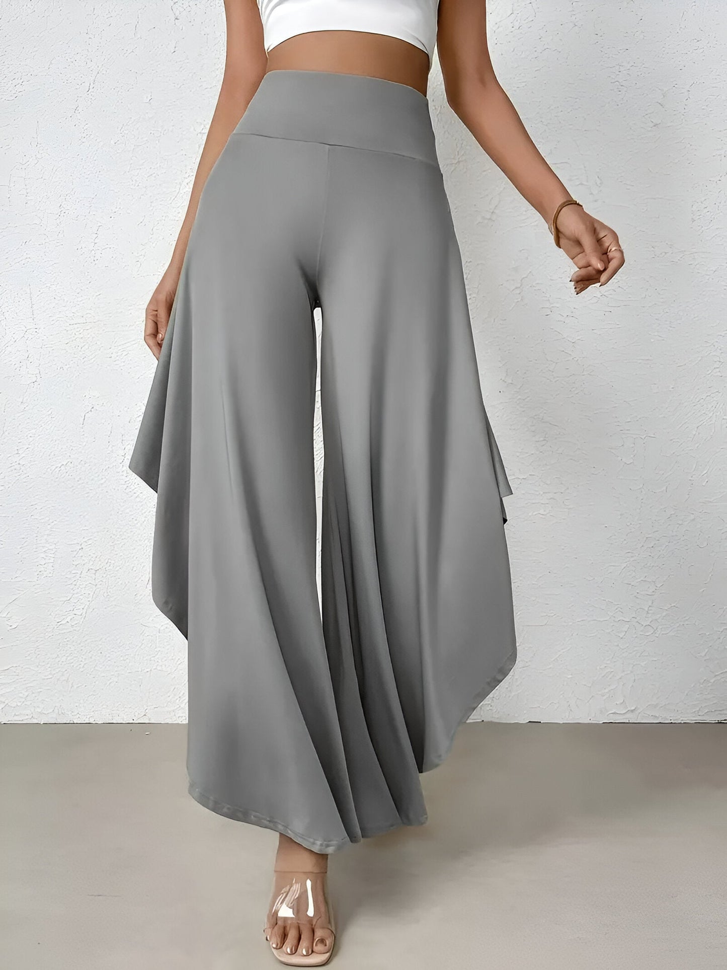 Wide pants with asymmetric shirt